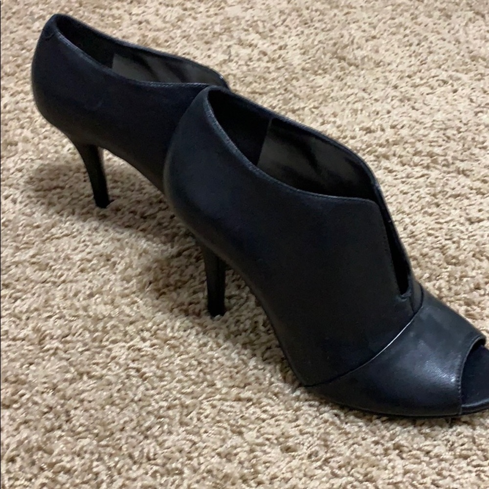 Nine West Peep toe heels!